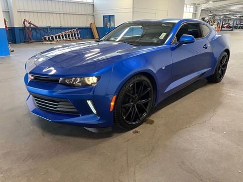 Used 2017 Chevrolet Camaro LT w/ Technology Package RWD image 7