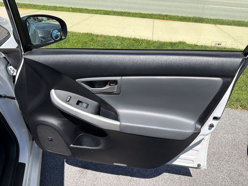 Used 2013 Toyota Prius Four w/ Deluxe Solar Roof Pkg FWD image 57