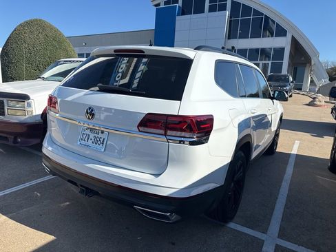 Used 2023 Volkswagen Atlas SE w/ Panoramic Sunroof Package image 4