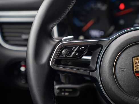 Certified 2018 Porsche Macan AWD/4WD image 7