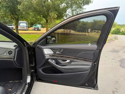 Used 2017 Mercedes-Benz S 550 4MATIC Sedan w/ Premium Package image 33