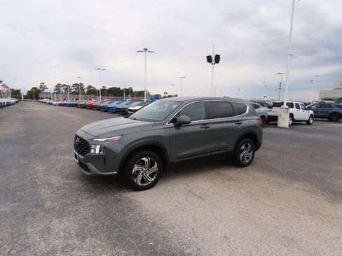 Used 2021 Hyundai Santa Fe SE image 2