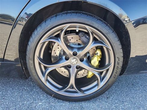 New 2024 Alfa Romeo Giulia Quadrifoglio image 6