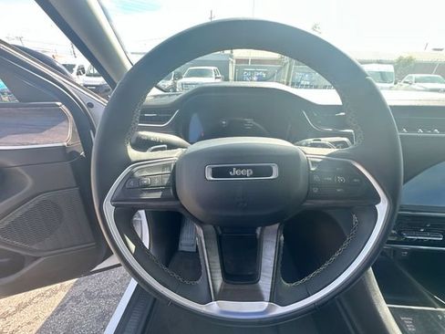 Certified 2023 Jeep Grand Cherokee Limited AWD/4WD image 16