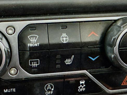 Used 2021 Jeep Wrangler Unlimited Sahara image 5