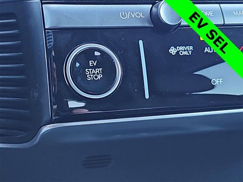 Used 2025 Hyundai Ioniq 5 SEL image 24