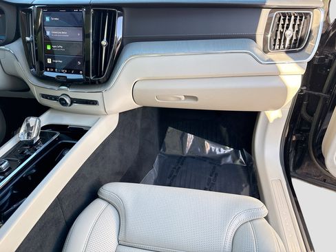 Used 2023 Volvo XC60 B6 Ultimate w/ Climate Package image 17