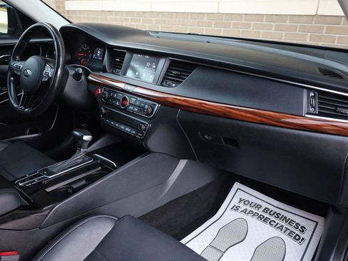 Used 2017 Kia Cadenza Premium FWD image 26