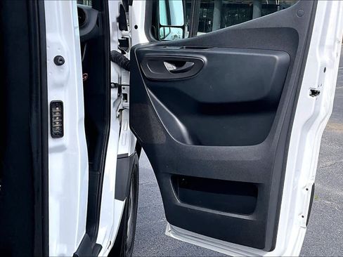 Used 2023 Mercedes-Benz Sprinter 2500 image 23