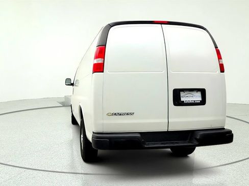 Used 2024 Chevrolet Express 3500 Extended RWD image 6