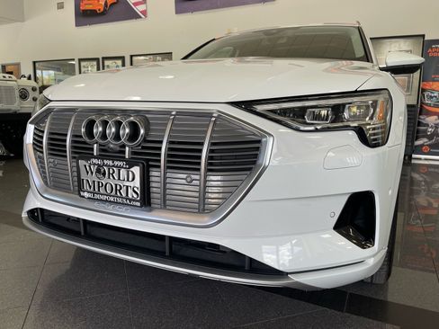Used 2023 Audi e-tron Premium Plus w/ Premium Plus Package AWD/4WD image 11