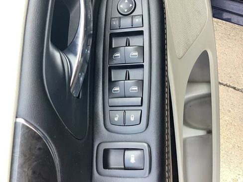 Used 2015 Chrysler Town & Country Touring-L w/ Driver Convenience Group FWD image 23