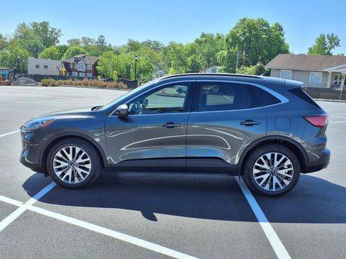 Used 2020 Ford Escape Titanium FWD image 31