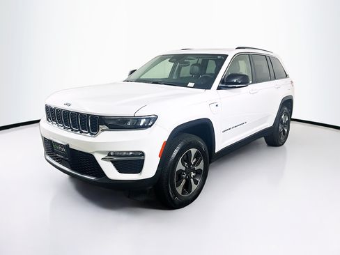Used 2023 Jeep Grand Cherokee 4WD 4xe image 3