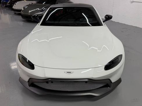 Used 2019 Aston Martin V8 Vantage Coupe RWD image 30