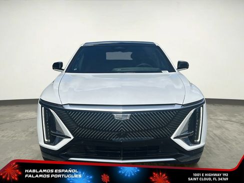 Certified 2025 Cadillac Lyriq Luxury AWD/4WD image 9