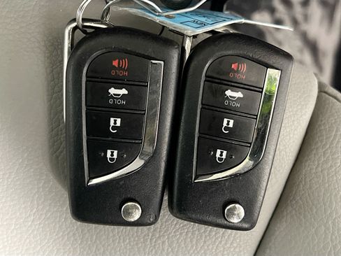 Used 2021 Toyota Camry SE FWD image 34