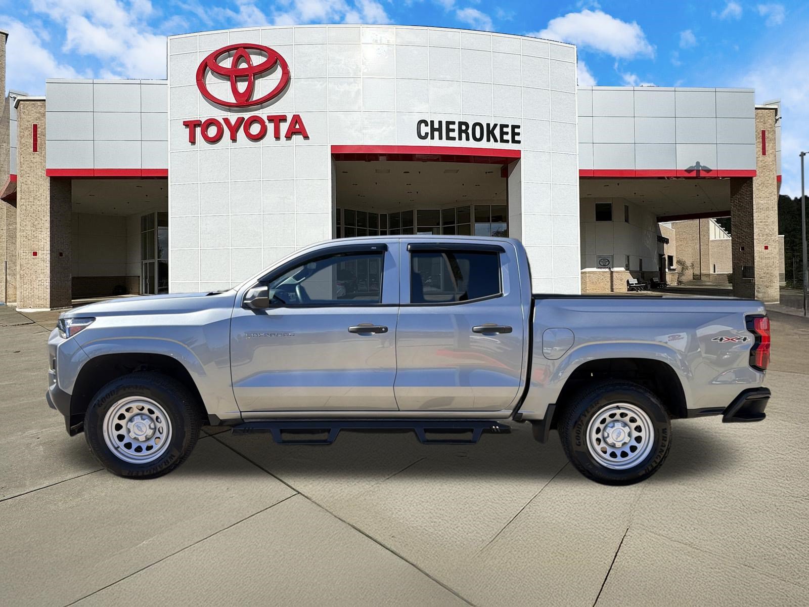 Used 2025 Chevrolet Colorado W/T w/ WT Convenience Package II AWD/4WD image 2