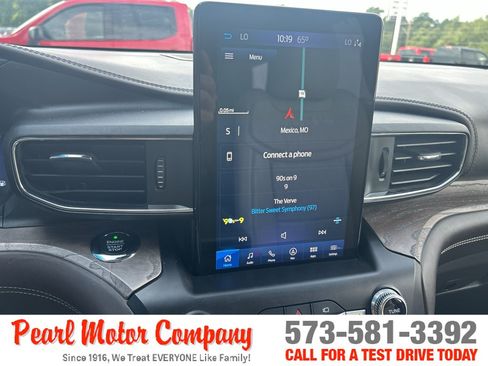 Used 2020 Ford Explorer Platinum w/ Premium Technology Package AWD/4WD image 16