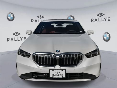 Certified 2025 BMW i5 xDrive40 w/ Premium Package image 2