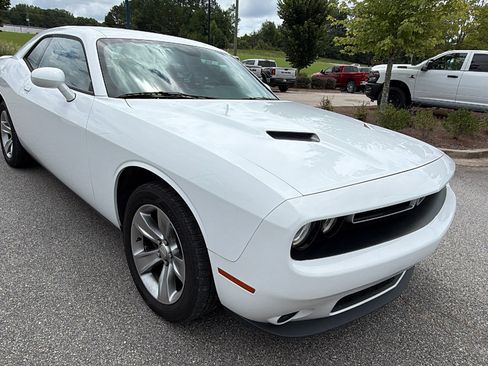 Used 2020 Dodge Challenger SXT RWD image 5