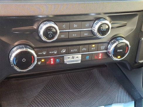 Used 2024 Ford F250 Platinum image 15