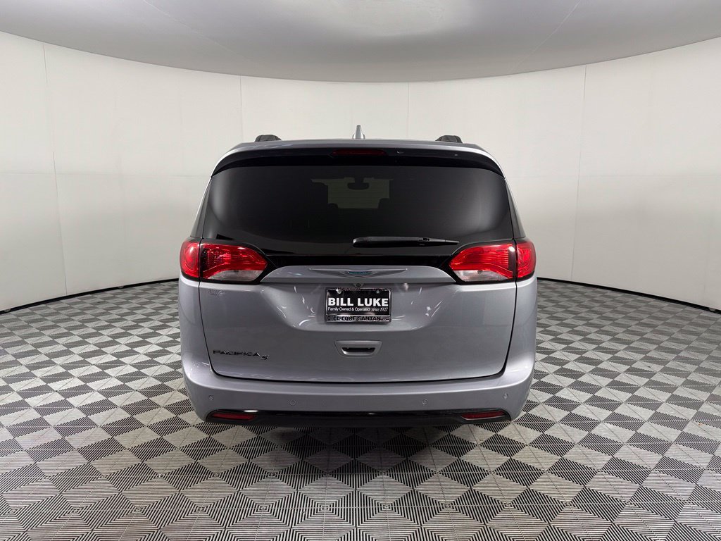 Used 2018 Chrysler Pacifica Touring-L Plus w/ S Appearance Package FWD image 6