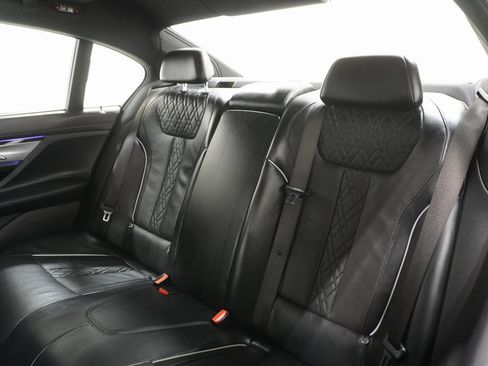 Used 2021 BMW 750i xDrive w/ Executive Package image 16