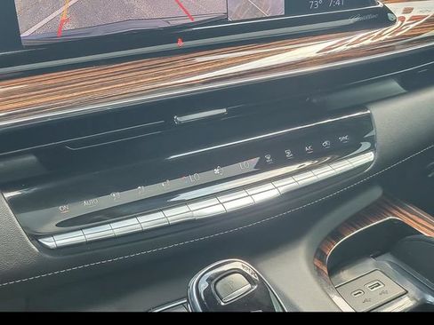 Certified 2022 Cadillac Escalade Premium Luxury w/ Performance Package AWD/4WD image 22