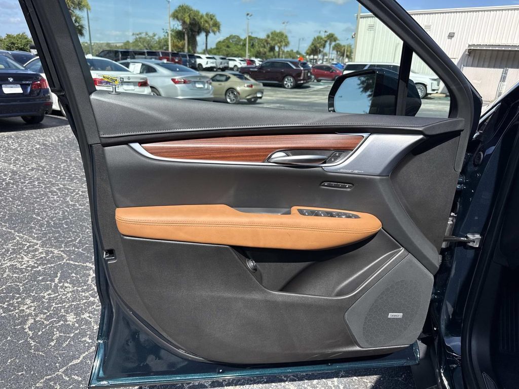 New 2026 Cadillac XT5 Premium Luxury w/ LPO, ONYX Package AWD/4WD image 18