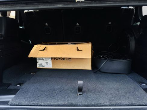 Used 2022 Jeep Wrangler Unlimited Sahara w/ Cold Weather Group AWD/4WD image 30