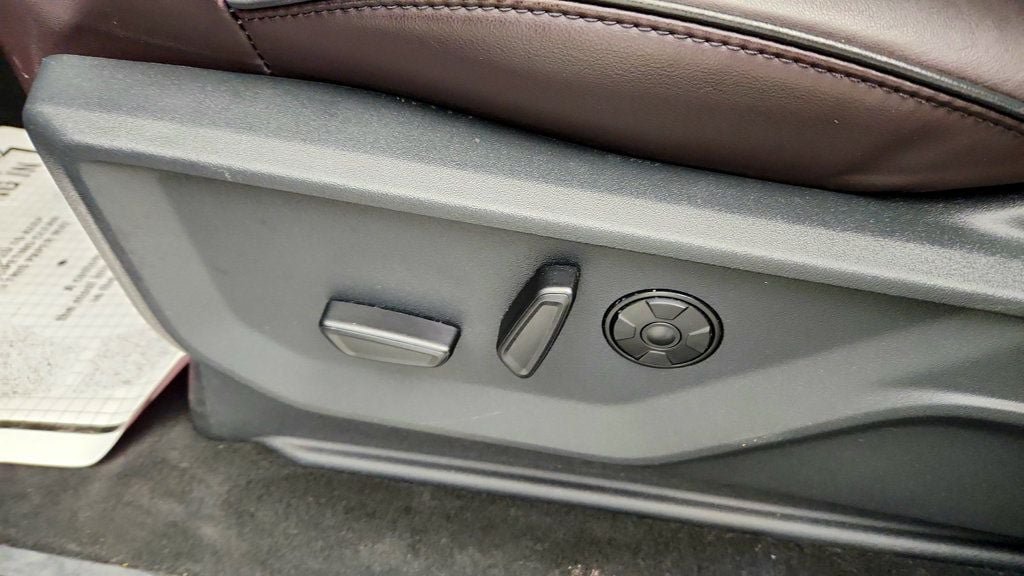 Used 2025 Ford Expedition Max Platinum w/ Platinum Ultimate Package AWD/4WD image 12