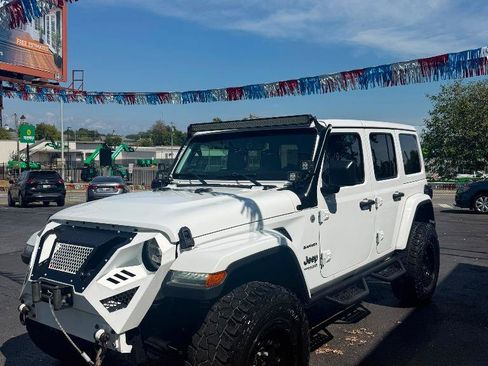 Used 2018 Jeep Wrangler Unlimited Sahara AWD/4WD image 6