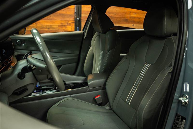 Used 2023 Hyundai Elantra SEL w/ Convenience Package FWD image 9
