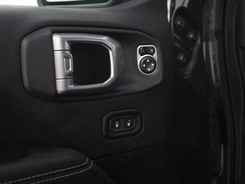 Used 2020 Jeep Wrangler Unlimited Sahara AWD/4WD image 22