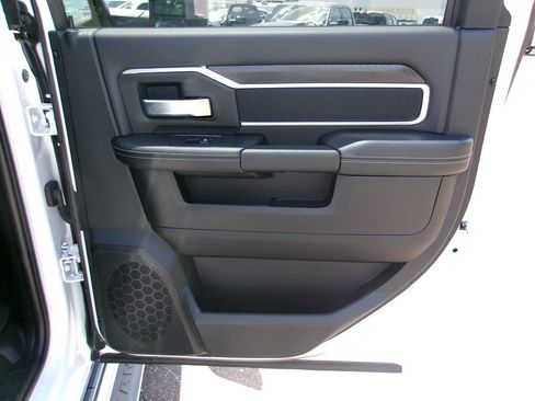 Certified 2025 RAM 2500 Big Horn AWD/4WD image 9