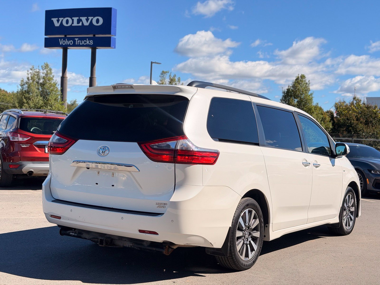 Used 2020 Toyota Sienna XLE Premium AWD/4WD image 8