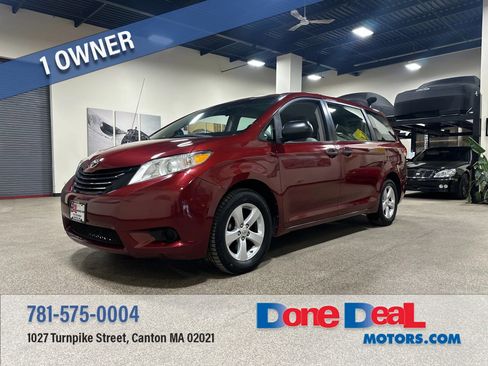 Used 2012 Toyota Sienna FWD image 1