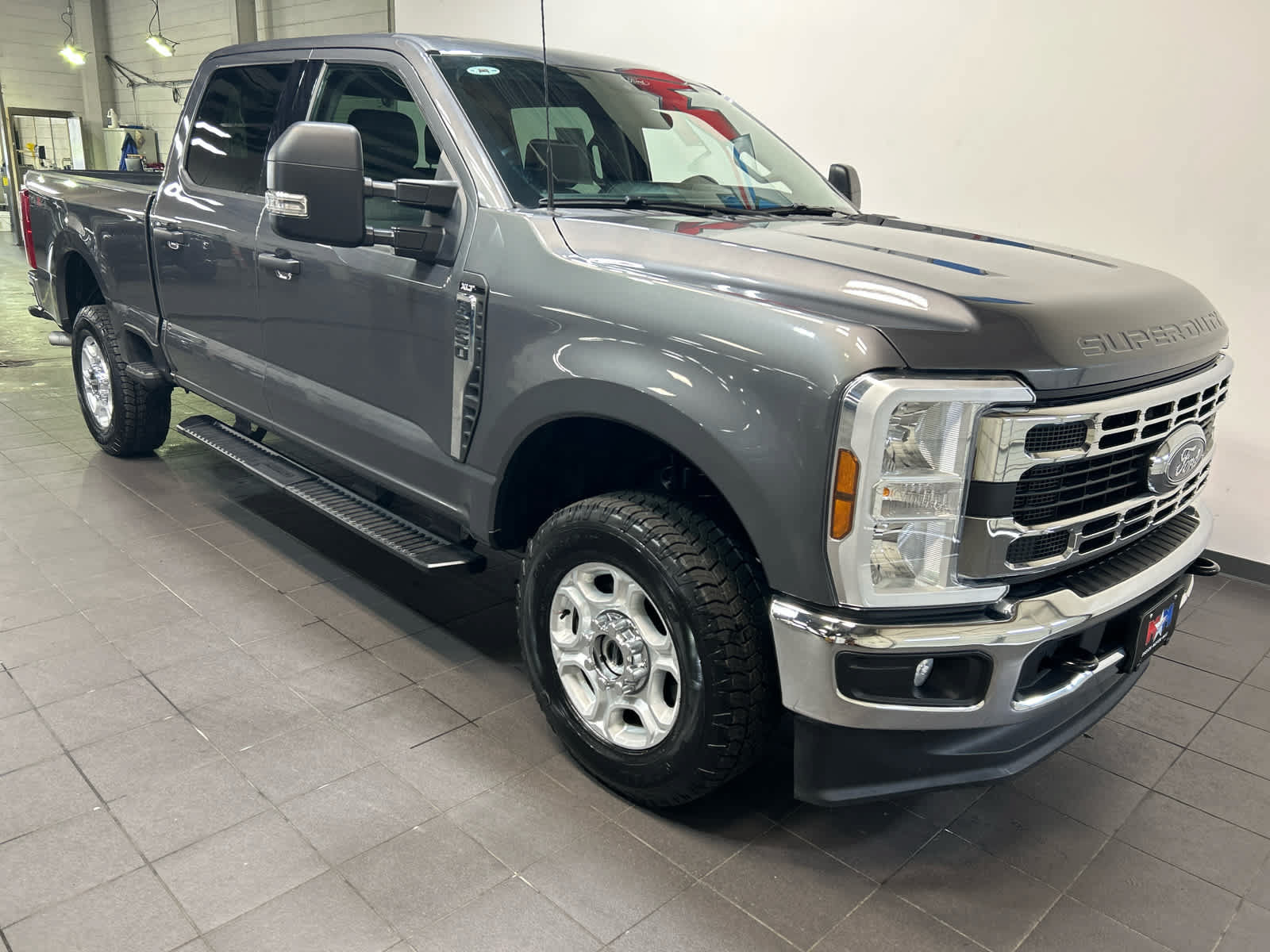 Used 2025 Ford F250 XLT AWD/4WD image 2