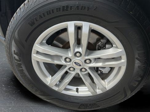 Used 2021 Ford Explorer XLT w/ Equipment Group 202A AWD/4WD image 35