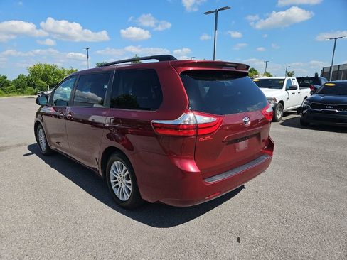 Used 2015 Toyota Sienna XLE FWD image 5