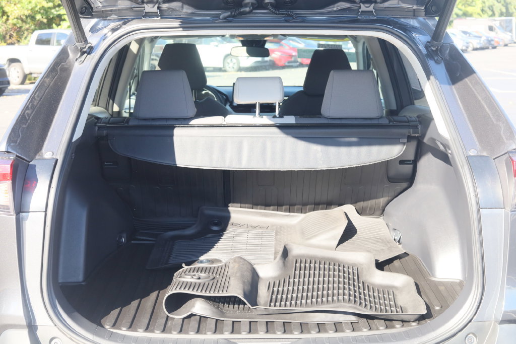 Certified 2021 Toyota RAV4 XLE w/ Convenience Package AWD/4WD image 30
