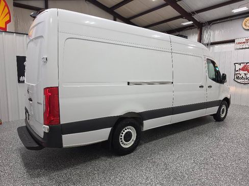 Used 2020 Freightliner Sprinter 2500 RWD image 4