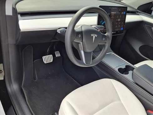 Used 2022 Tesla Model Y Performance AWD/4WD image 2