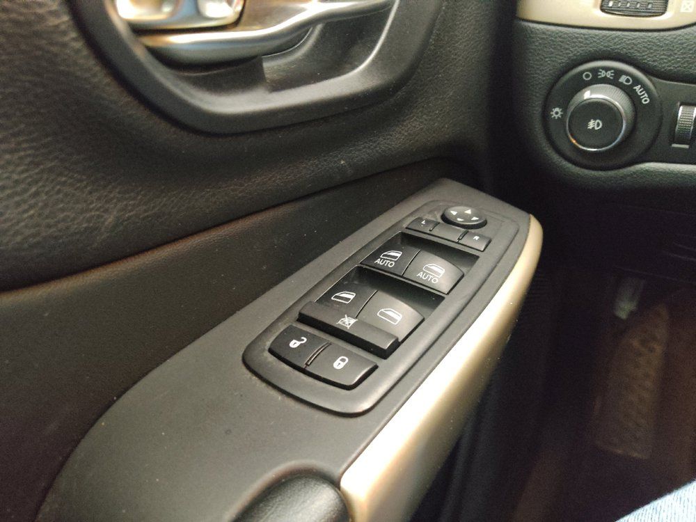 Used 2018 Jeep Cherokee Limited w/ High Altitude Package AWD/4WD image 27
