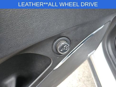 Used 2023 Buick Enclave Premium image 32