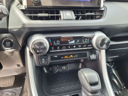Used 2025 Toyota RAV4 XLE FWD image 27