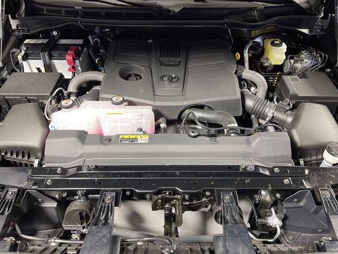 New 2026 Toyota Tundra Platinum AWD/4WD image 9