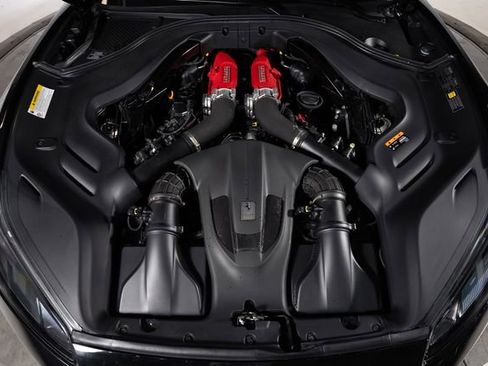 Used 2019 Ferrari Portofino RWD image 15