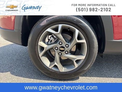 Used 2025 Chevrolet Trax LT w/ LT Convenience Package image 11